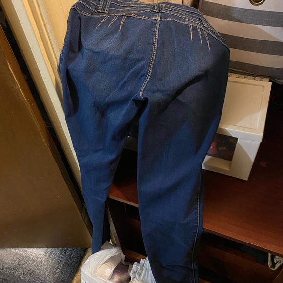 Really cute skinny jeans. No pockets * size 5 - Picture 2 of 3